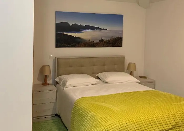 Casa Do Ribeiro Frio Деревянный коттедж Сантана